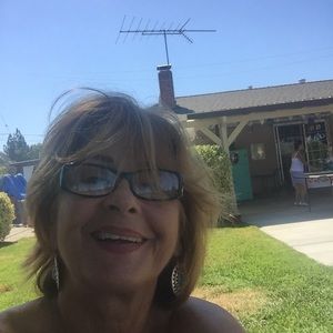 Meet your Posher, Ines